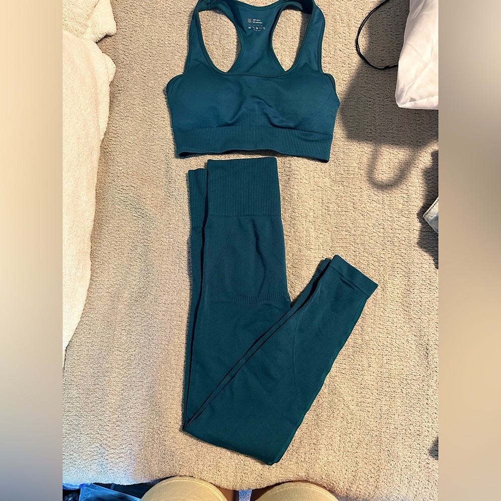 Amazon Teal Leggings and Sports Bra Set
